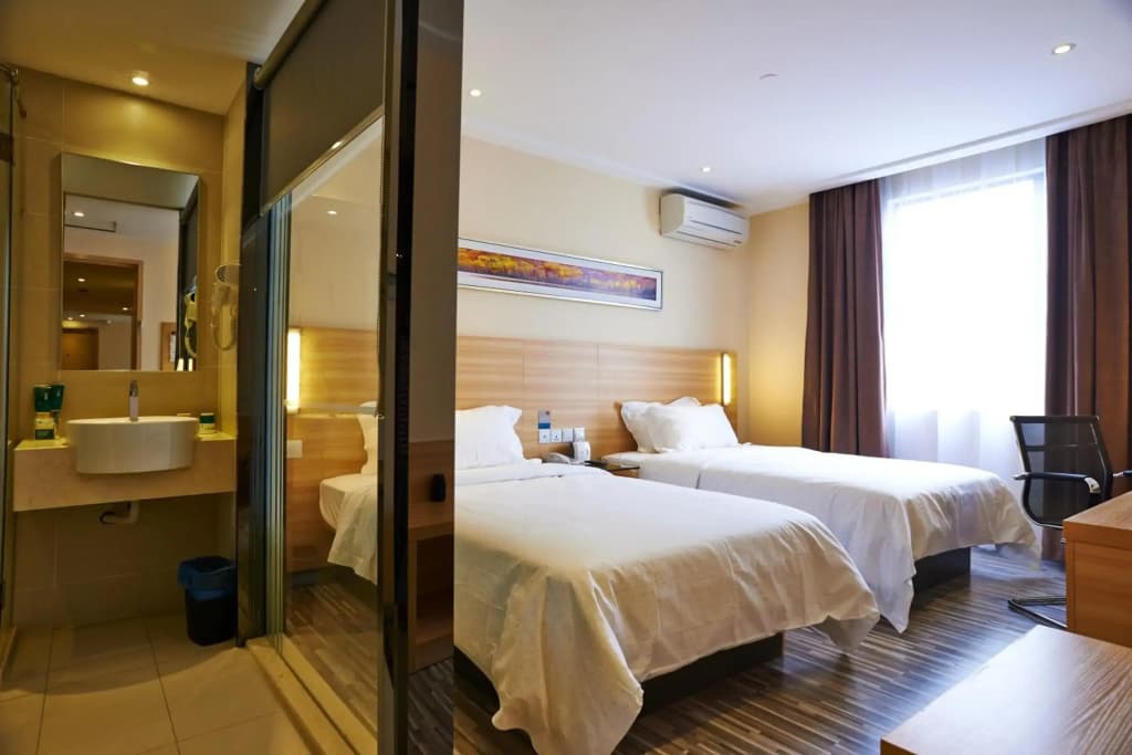 City Comfort Hotel - photo 4