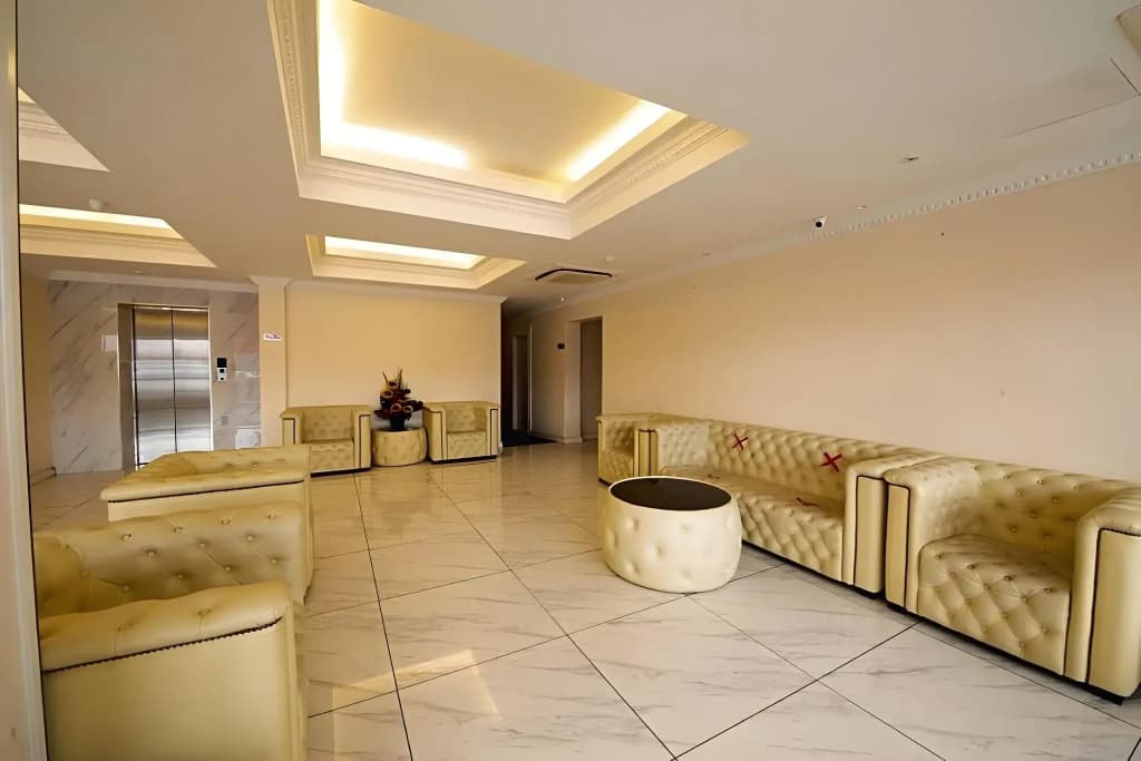 Ritzton Hotel - photo 2