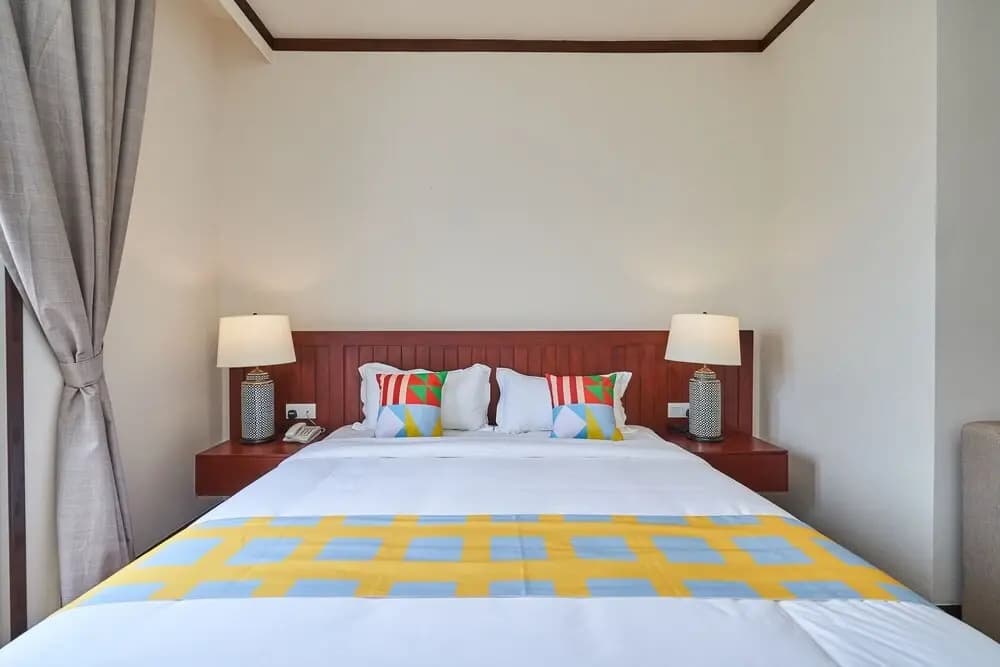 OYO Home 44077 The Platinum Hotel & Suites- King - photo 4