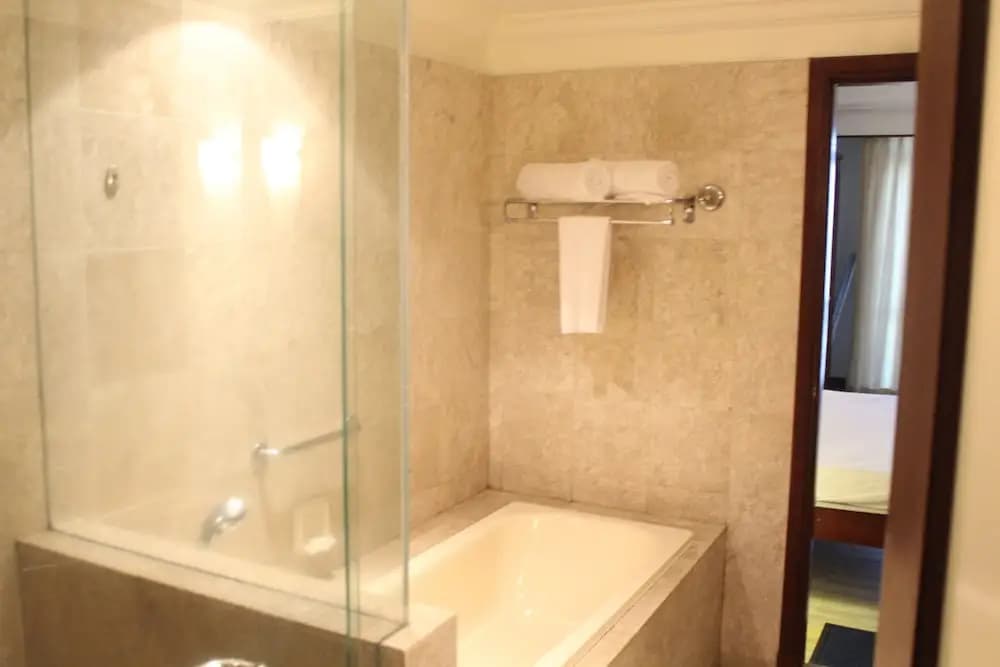 Alpha Service Suites at Times Square - photo 8
