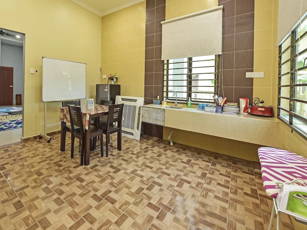 OYO Home 90448 Nurbayu Guest House - photo 12