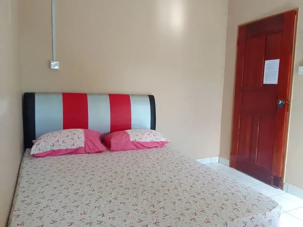 OYO Home  90588 Nadine Guesthouse - photo 15