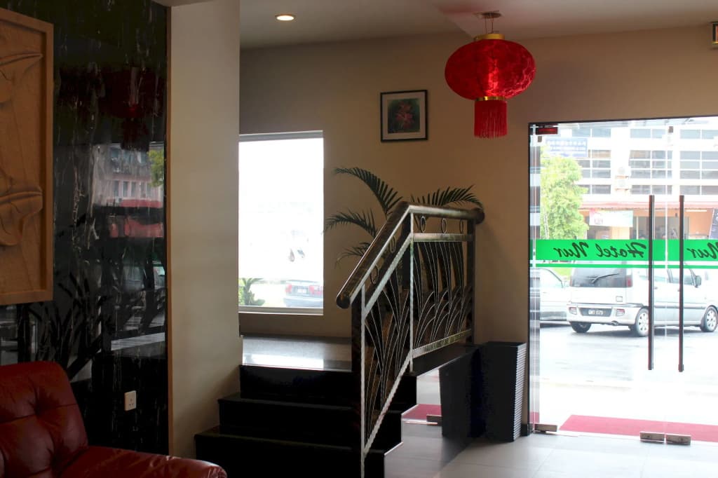 OYO 985 Hotel Nur - photo 8
