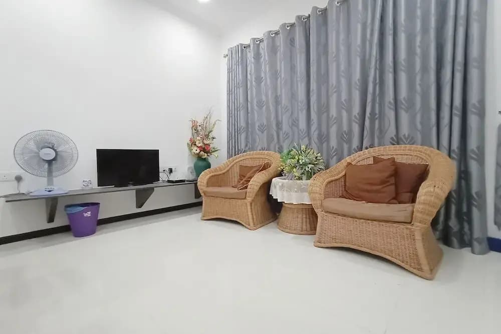 OYO 90203 Emma Sukma Homestay - photo 7