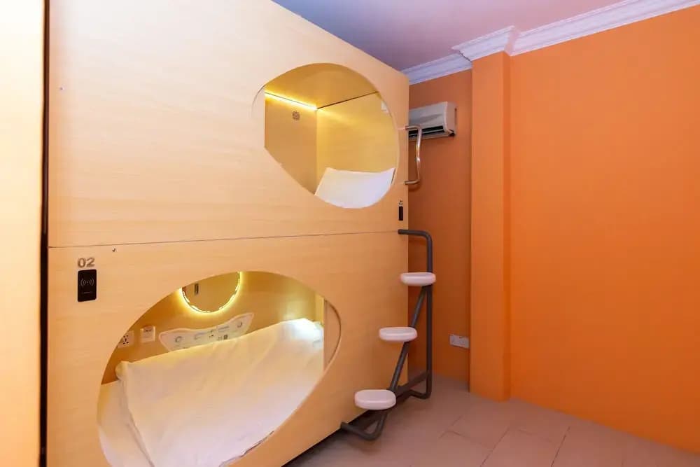 Momostay Capsule Hotel - photo 5