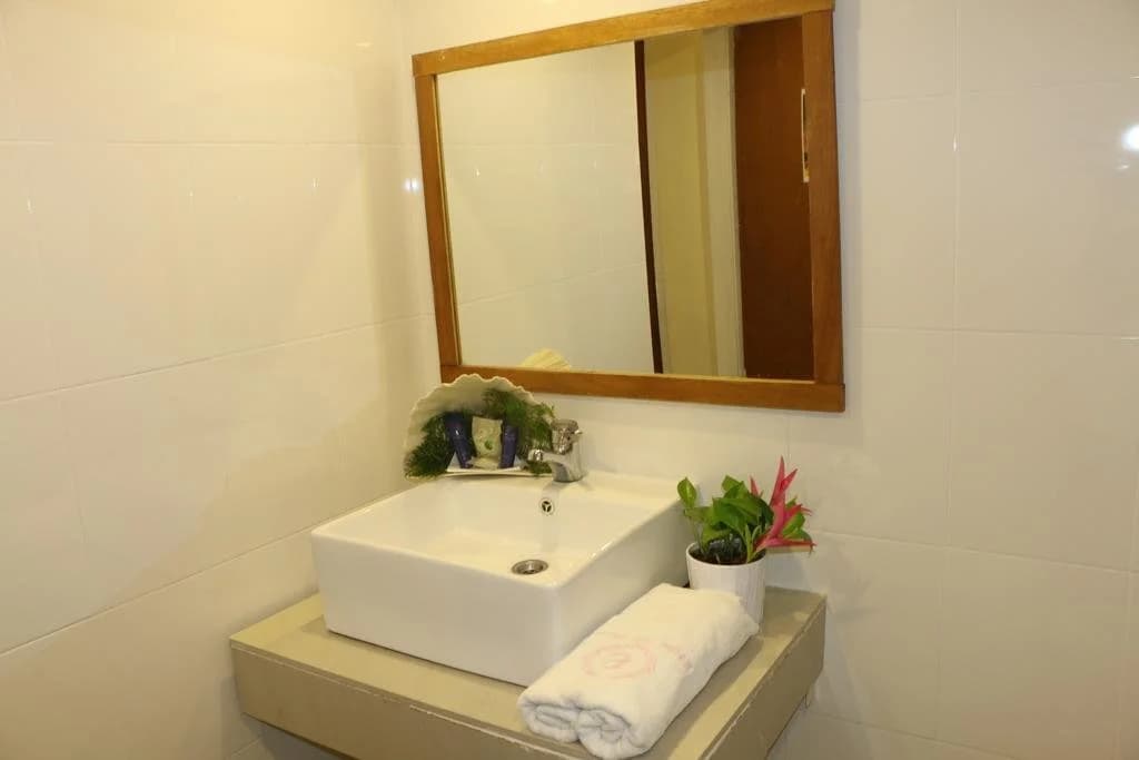 Eagle Bay Hotel - photo 10