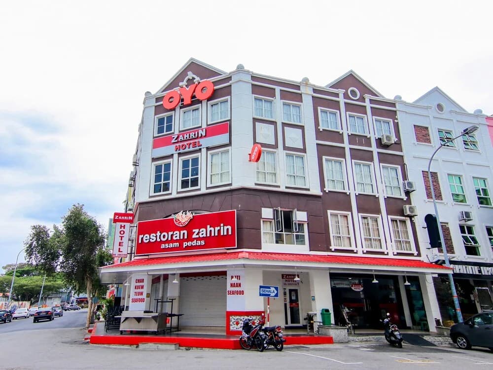 Zahrin Hotel by OYO Rooms - photo 1