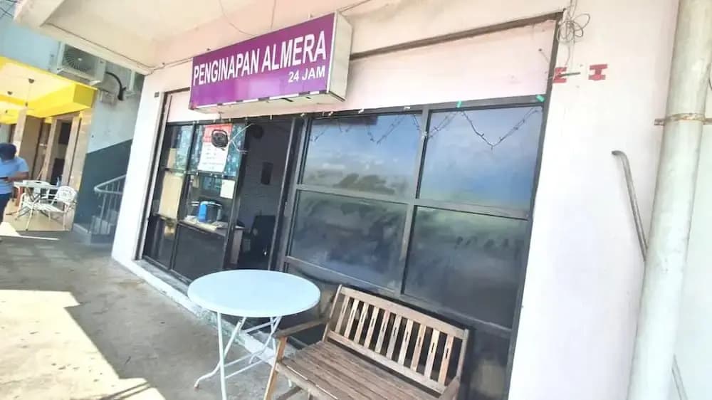 Hotel O Penginapan Almera - photo 1