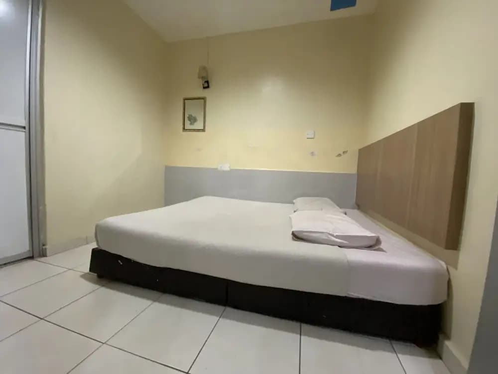 OYO 89760 Harmoni Inn Hotel - photo 6
