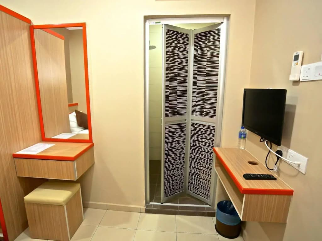 Orange Inn Hotel - photo 7
