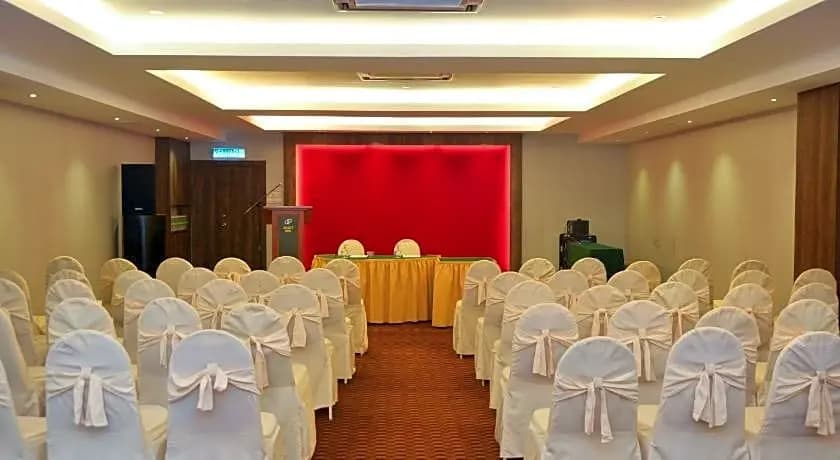 Dynasty Hotel - photo 8