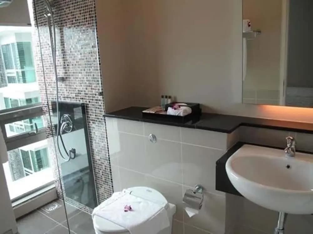 Swiss Garden Residence SS Suite - photo 27