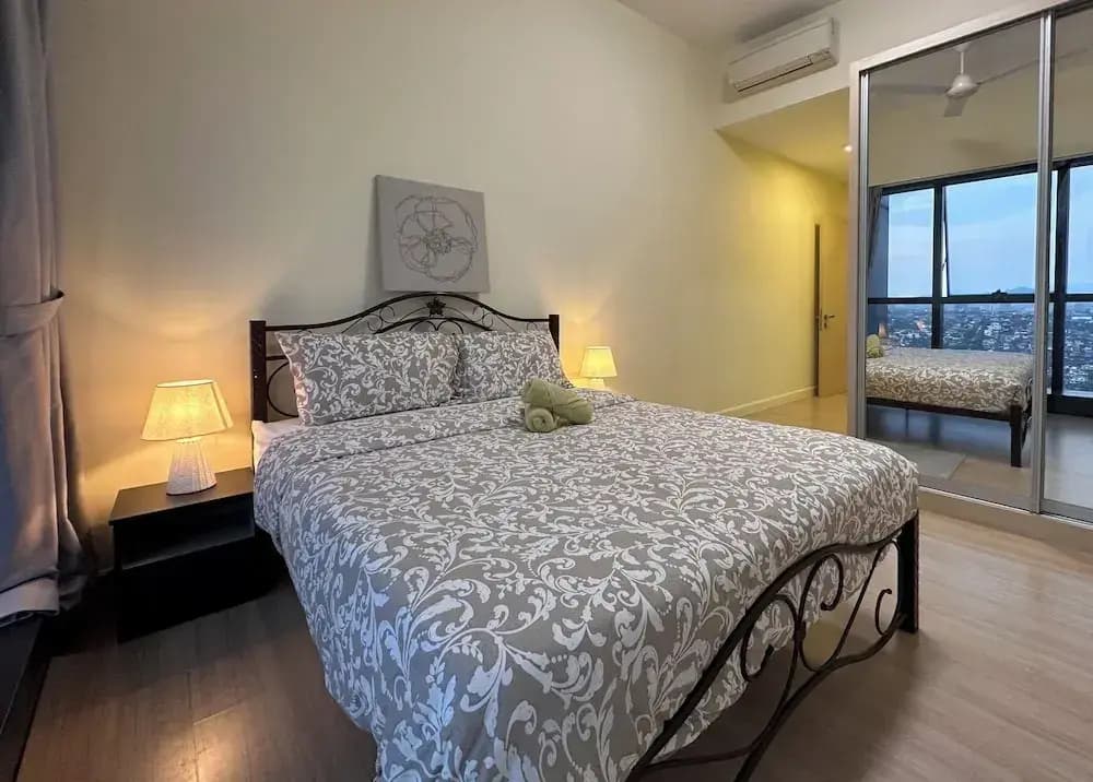 Skyline Luxe 4BR Retreat with En-suites - photo 5