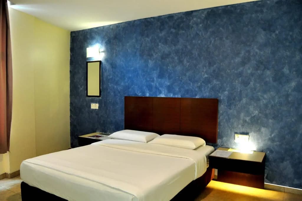 Golden Bay Hotel - photo 20