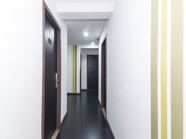 OYO 228 Basic Hotel - photo 3
