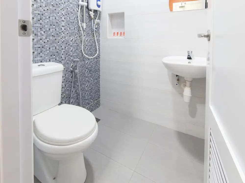 Lea Guest House & Cafe by OYO Rooms - photo 6