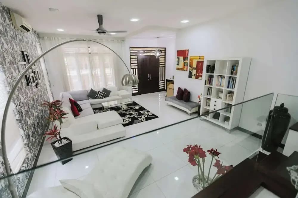 Spacious Luxury 6BR Home in Kemensah, KL - photo 2