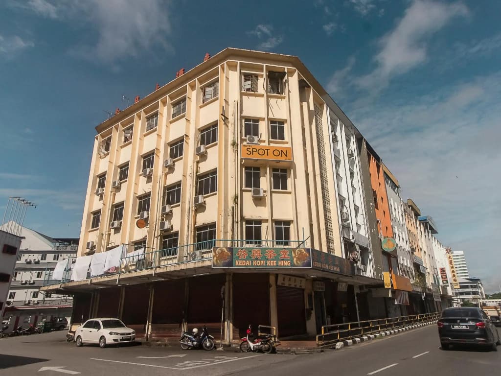 SPOT ON 89706 To-day Hotel - main photo