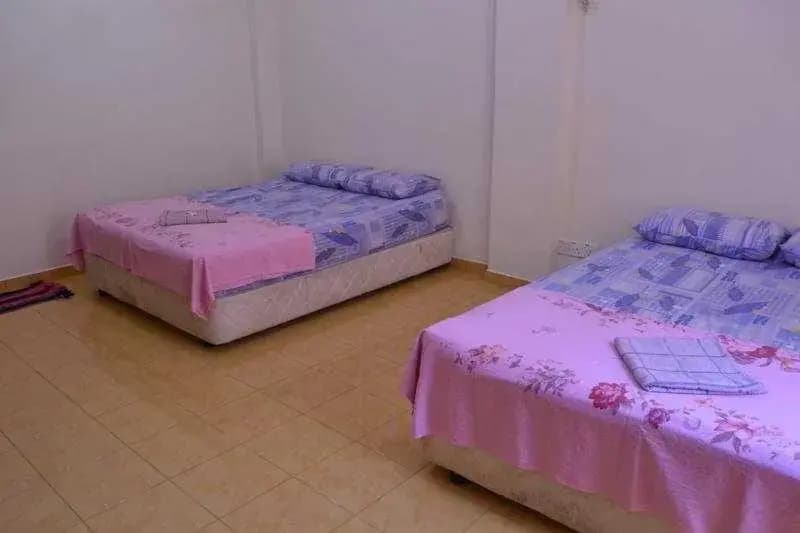 Tanjung Malie Beach Motel - photo 4
