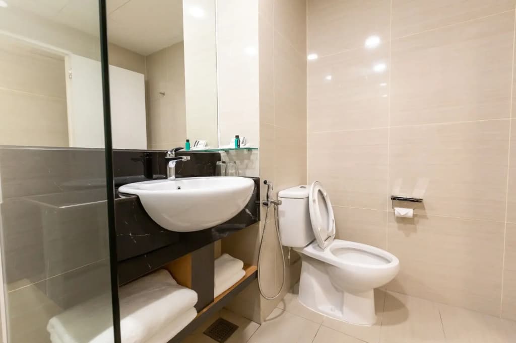 Hotel 7 Suria - photo 8