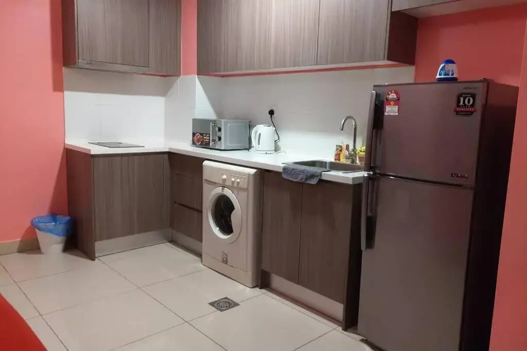 Amazing Lake view studio unit, Hyve,Cyberjaya, Free WiFi, Free Parking, Netflix, Pool - photo 18