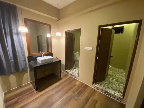 Anggun Lodge Private Room with Sharing Bathroom - photo 10