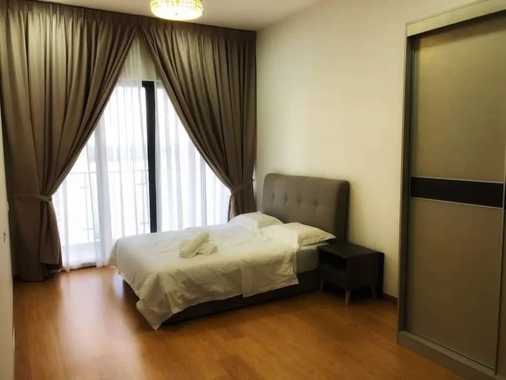 Spacious @ Country Garden Danga Bay - photo 2