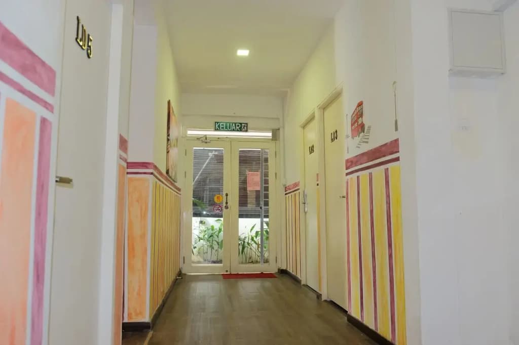 OYO HOME 90260 Natol Homestay London - photo 10