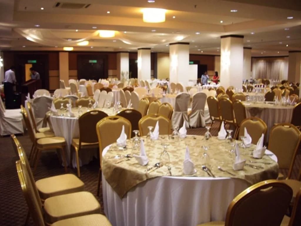 Carlton Holiday Hotel & Suites - photo 18