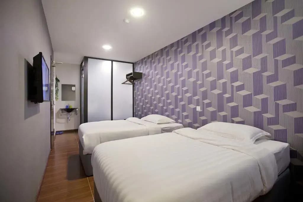 OYO 383 V3 Hotel Nusajaya - photo 18