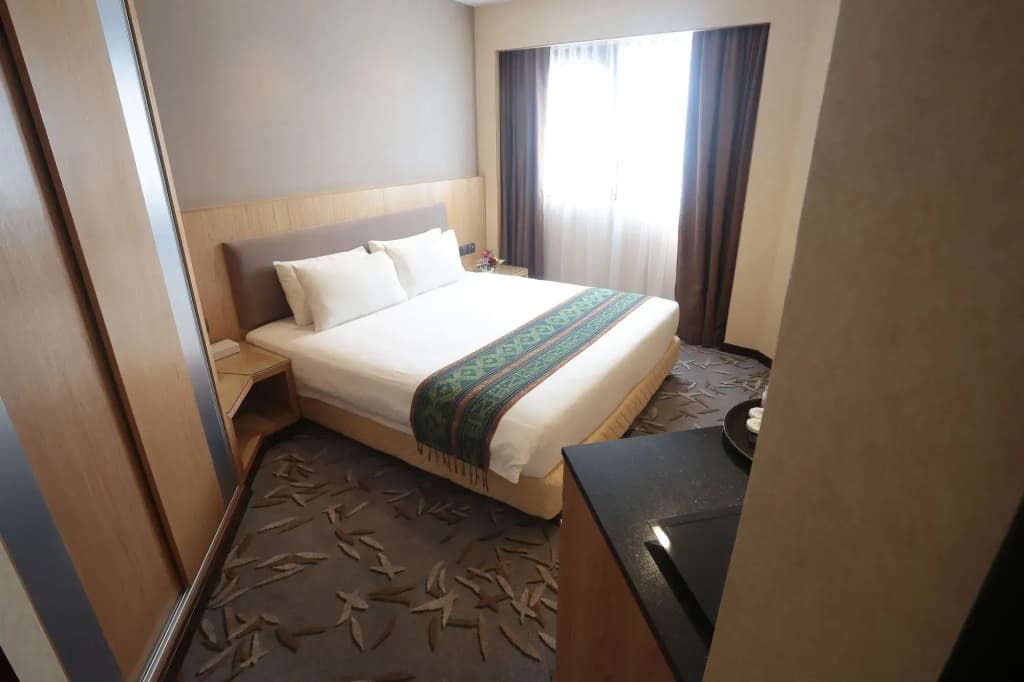 Imperial Riverbank Hotel Kuching - photo 4