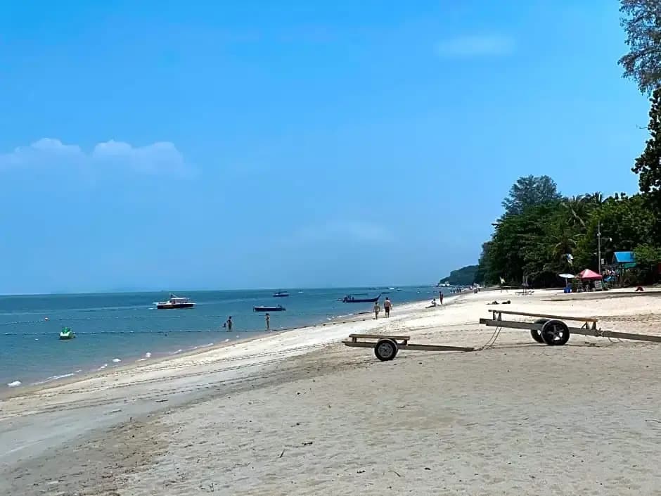 By The Sea @ Luxury Suites, Batu Ferringhi - photo 8