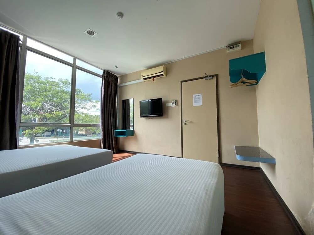 7 Days Express Hotel by OYO Rooms - photo 1