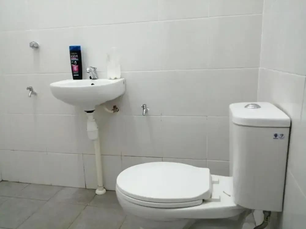 Comfortable Family Room for 4 People in Kuching With Ac - Amida Point Services - photo 6
