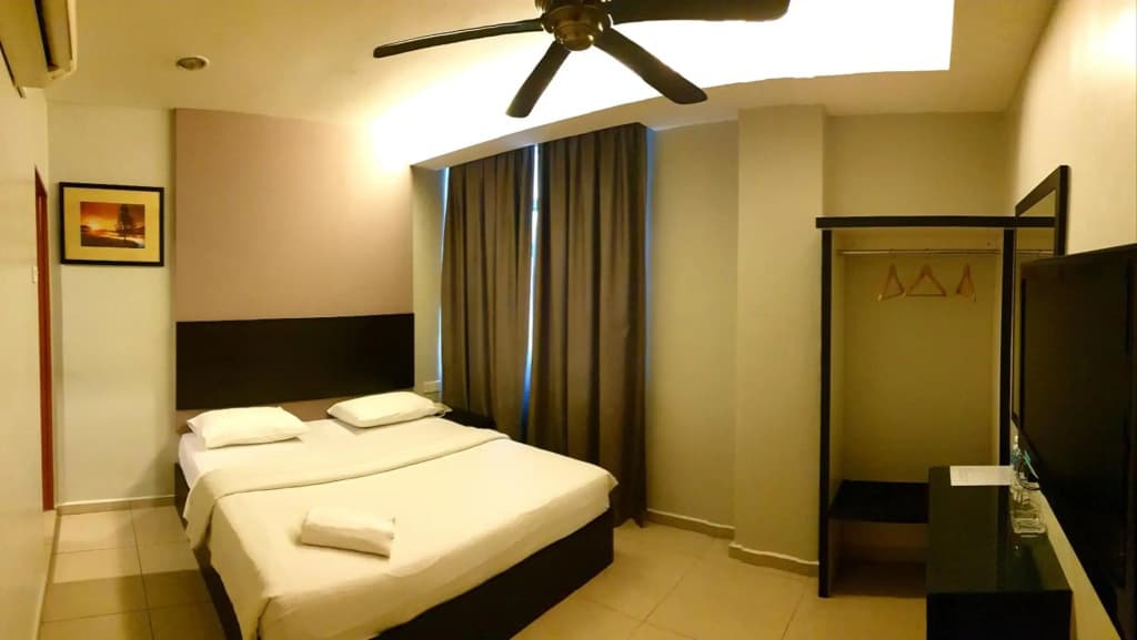 Golden Court Hotel - photo 5