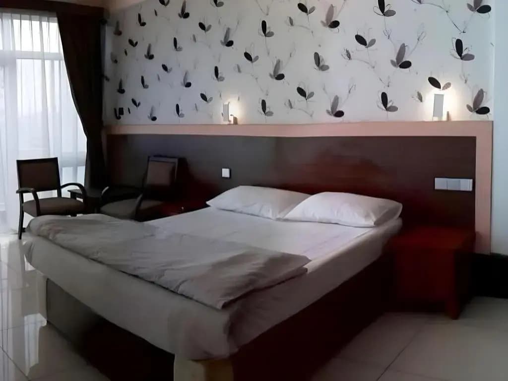 Strawberry Garden Hotel - photo 2