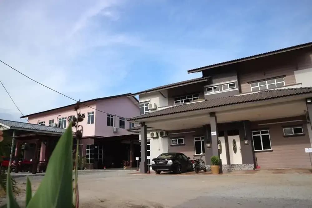 OYO HOME 90280 Darussalam Homestay - photo 8