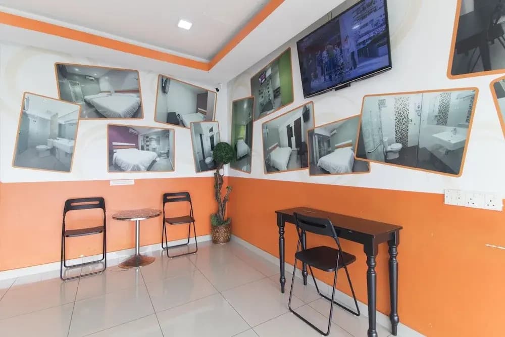 OYO 90296 Red Orange Hotel Port Klang - photo 17