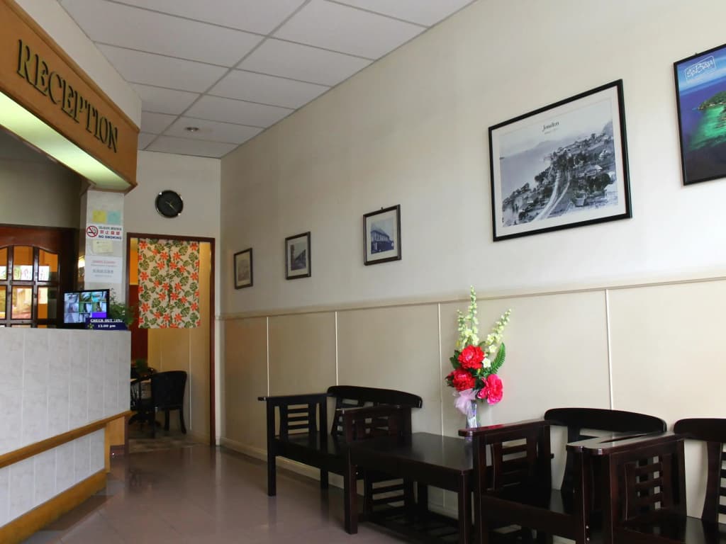 Victoria Hotel and Hostel - photo 19