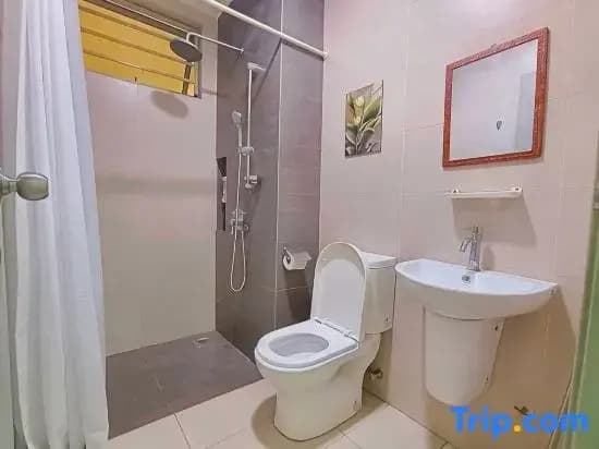 #CS7, Airly Cybersquare Ensuite with Pool View - photo 3