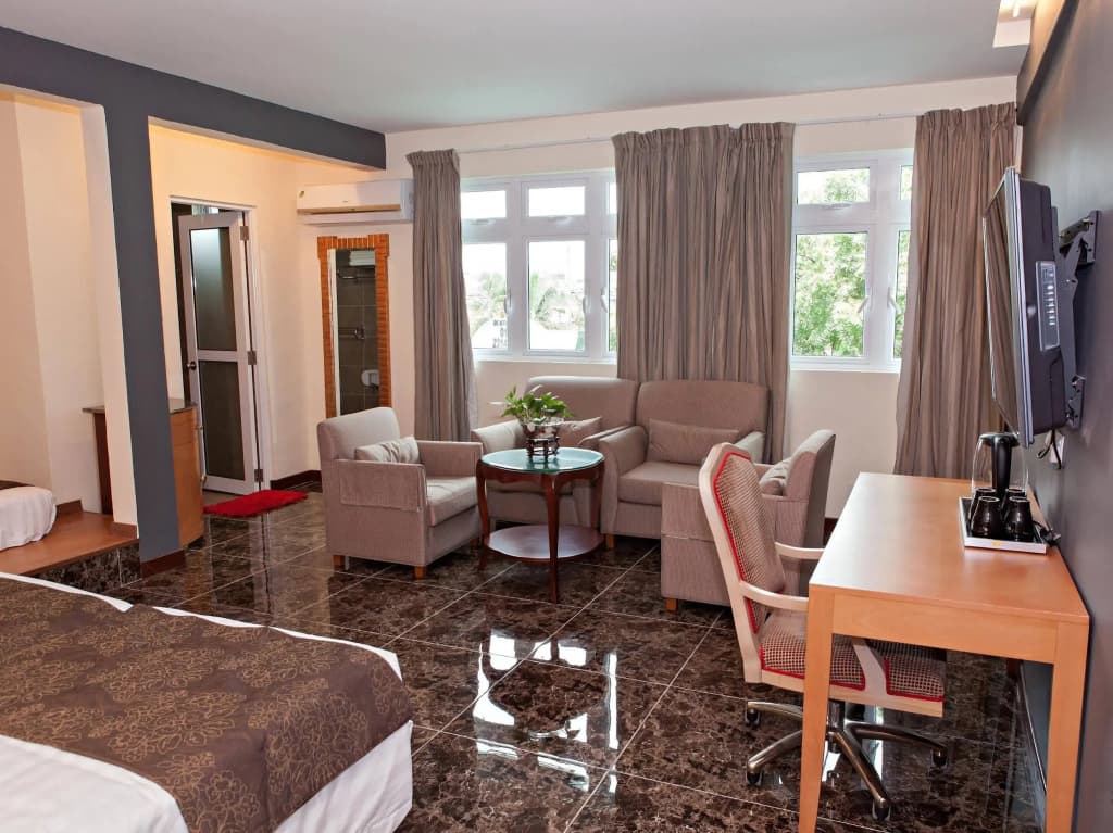Lux Private Hotel - photo 1