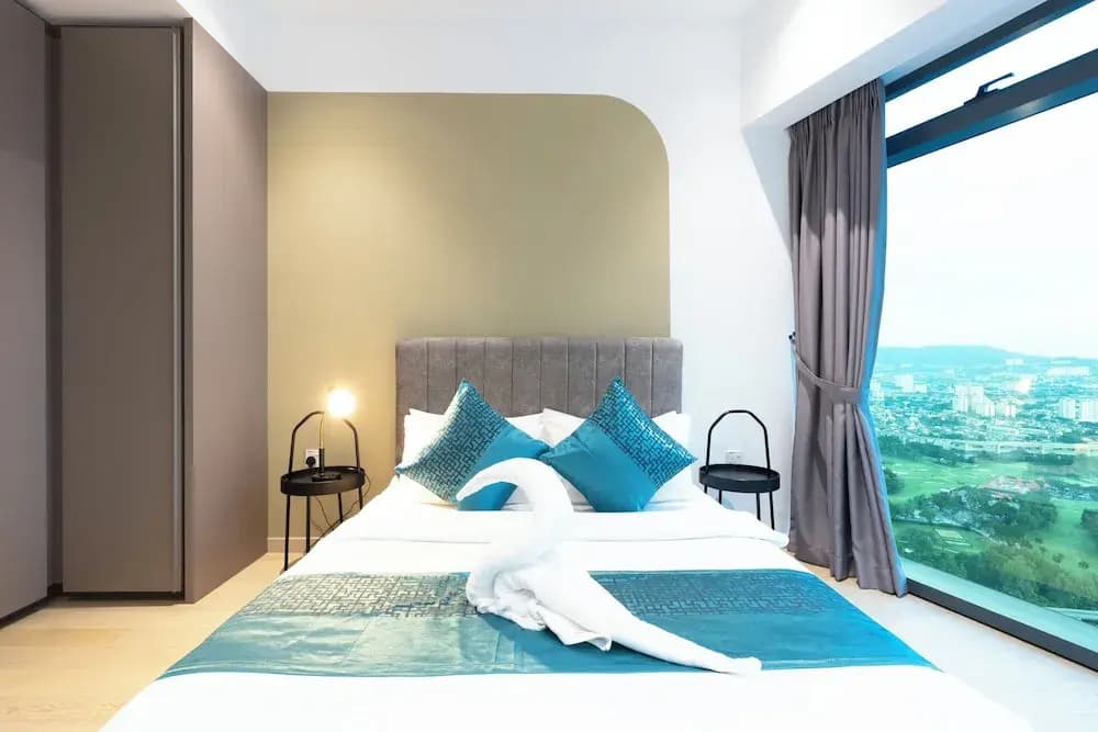 Moonway Luxury Suites At Eaton Residence - photo 4