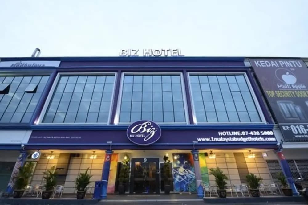 Biz Hotel - photo 1