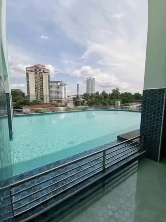 Cozy 1BR Suite at Tritower Steps to JB CIQ - photo 9
