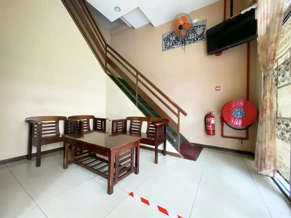 OYO 90108 Hotel Kaya - photo 11