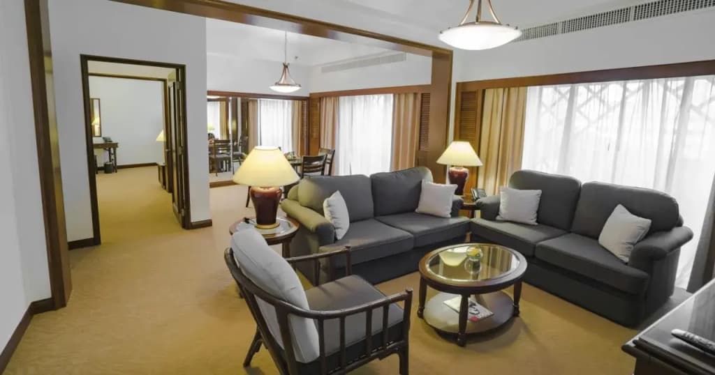 Ambassador Row Hotel Suites by Lanson Place - photo 6