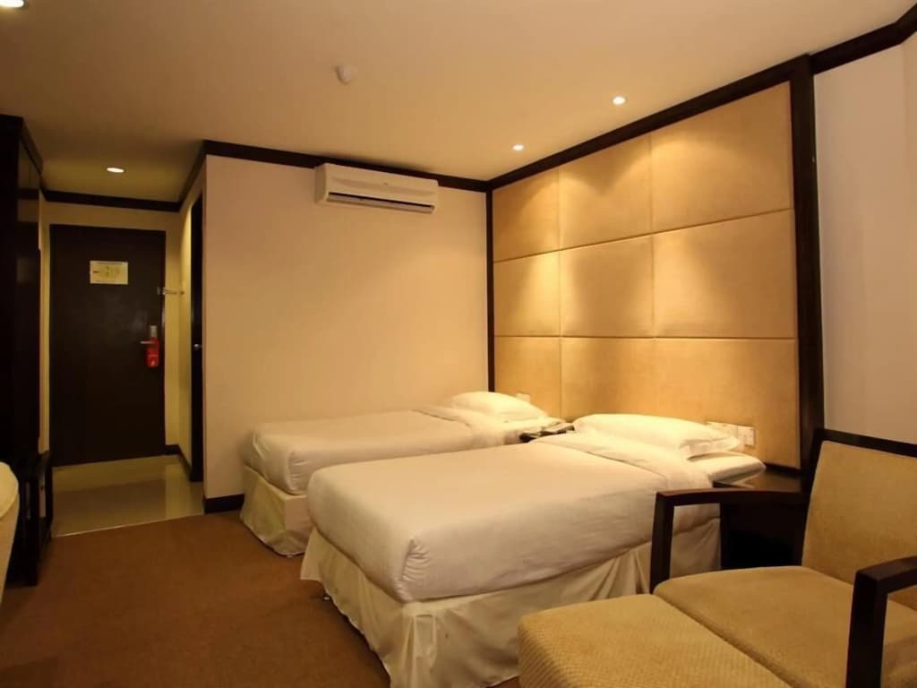 Country Hotel - photo 12