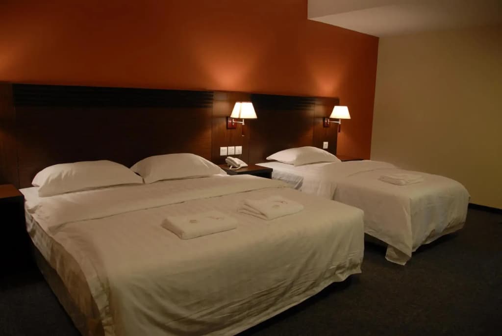 Queen Hotel - photo 4