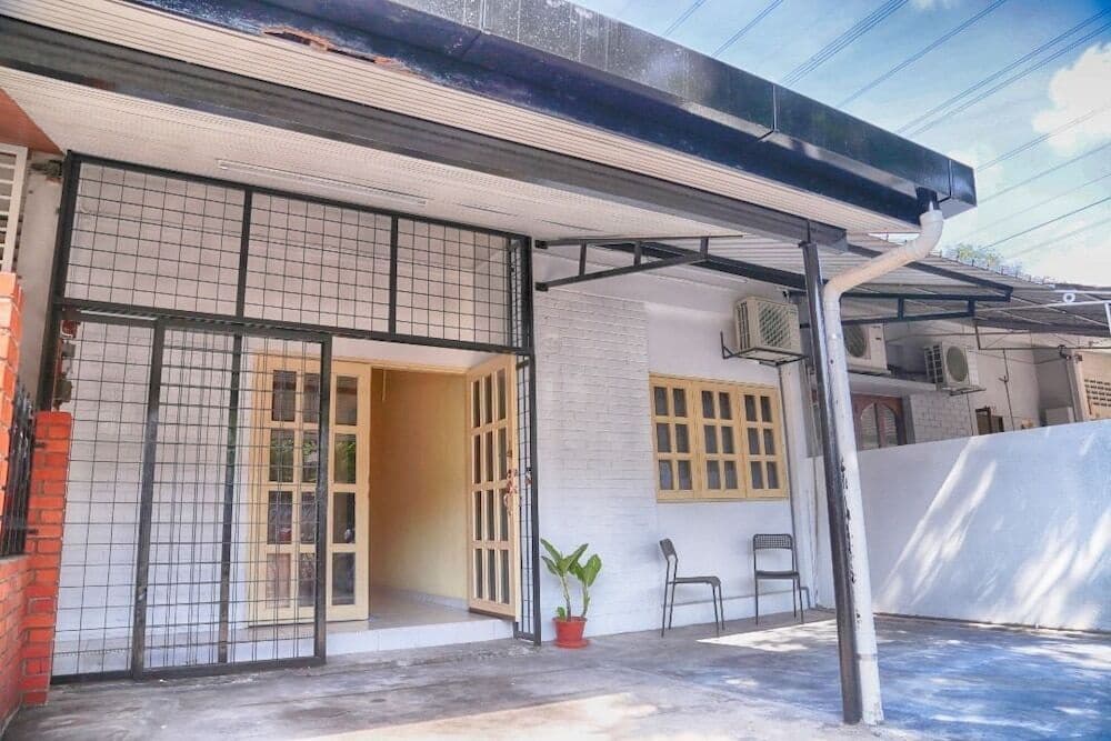 19, Maxi GuestHouse ||2 Mins Walk to Taman Bahagia LRT - photo 1