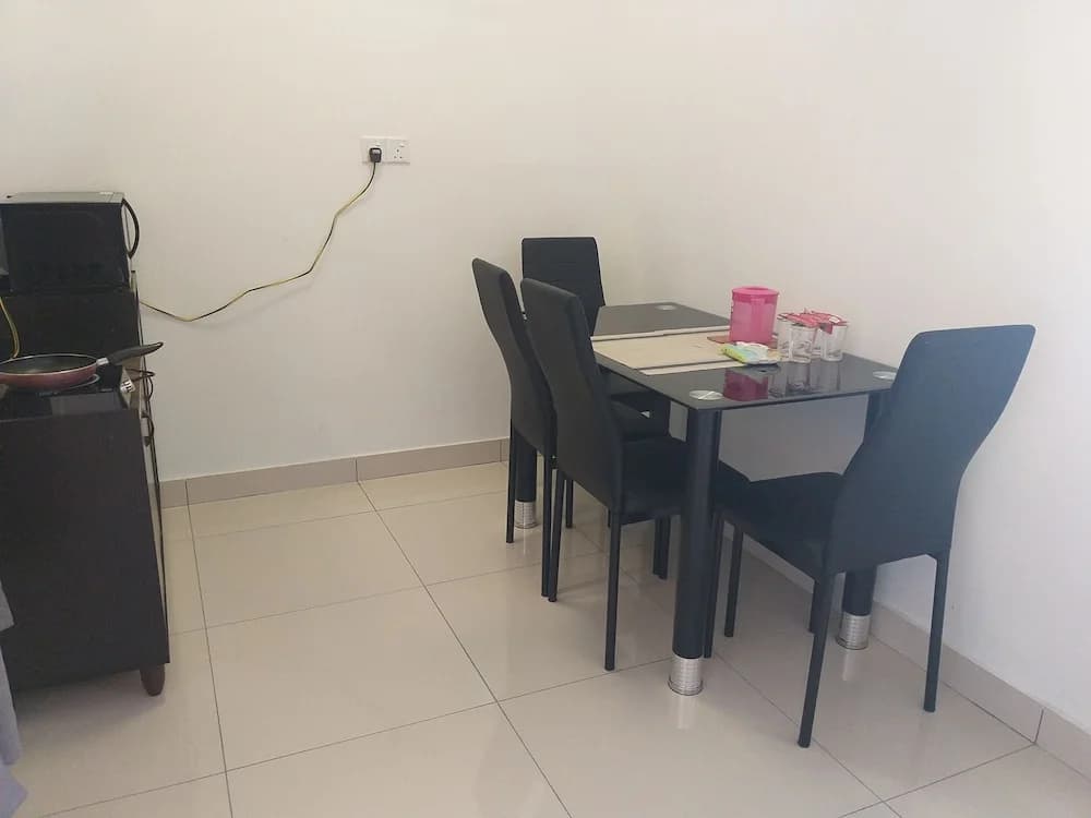Raffles Suites Homestay - photo 12